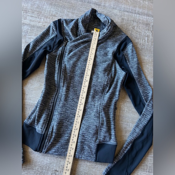 Lululemon BHAKTI Yoga JACKET women 6 Luxstreme double Zip Wrap thumbholes EUC - Picture 9 of 15